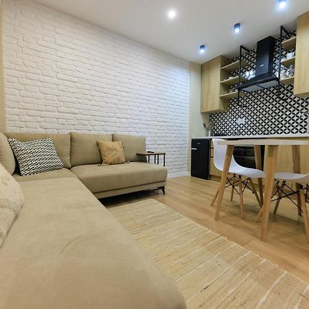 One-Bedroom Rooftop Skyline Central Hidden Gem In تيرانا المظهر الخارجي الصورة