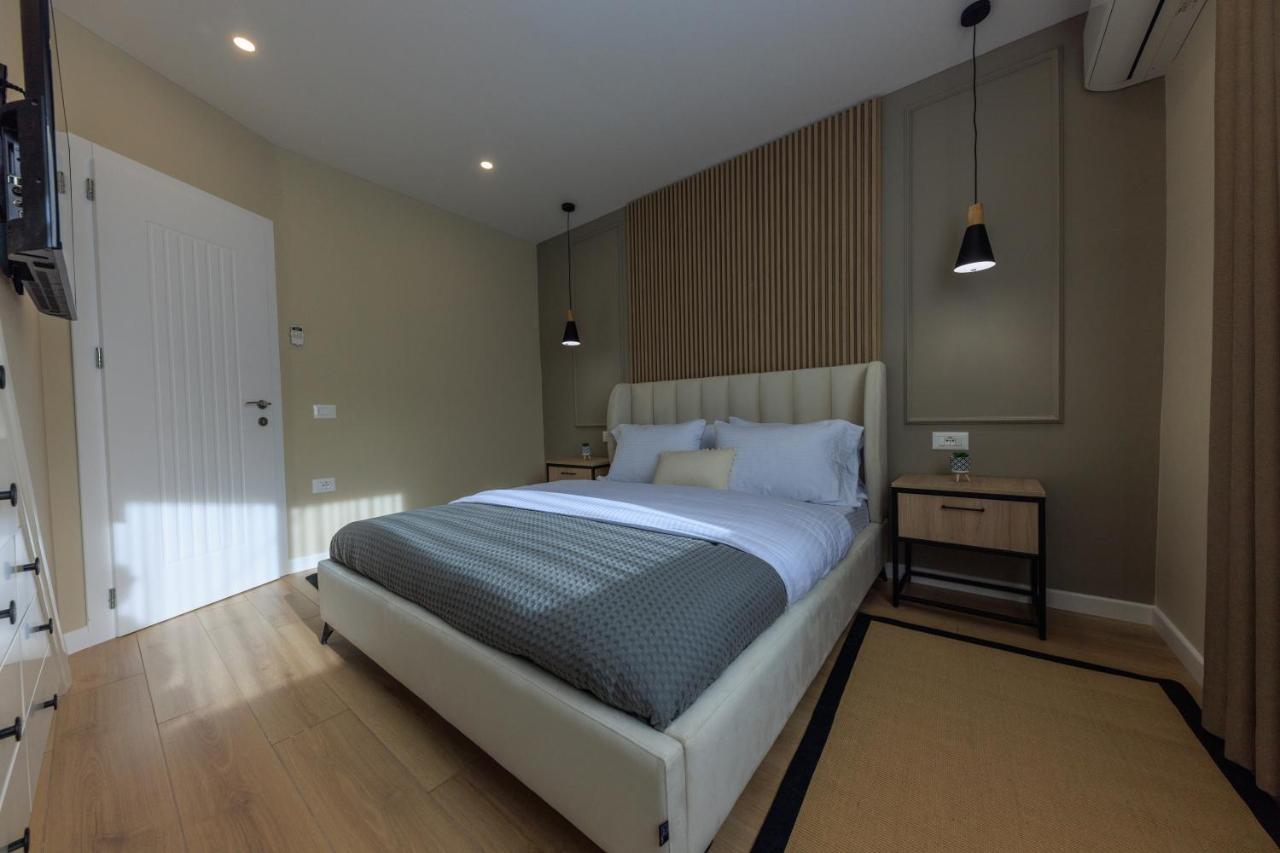 One-Bedroom Rooftop Skyline Central Hidden Gem In تيرانا المظهر الخارجي الصورة