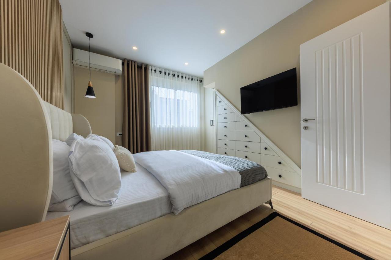 One-Bedroom Rooftop Skyline Central Hidden Gem In تيرانا المظهر الخارجي الصورة
