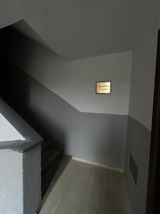 One-Bedroom Rooftop Skyline Central Hidden Gem In تيرانا المظهر الخارجي الصورة