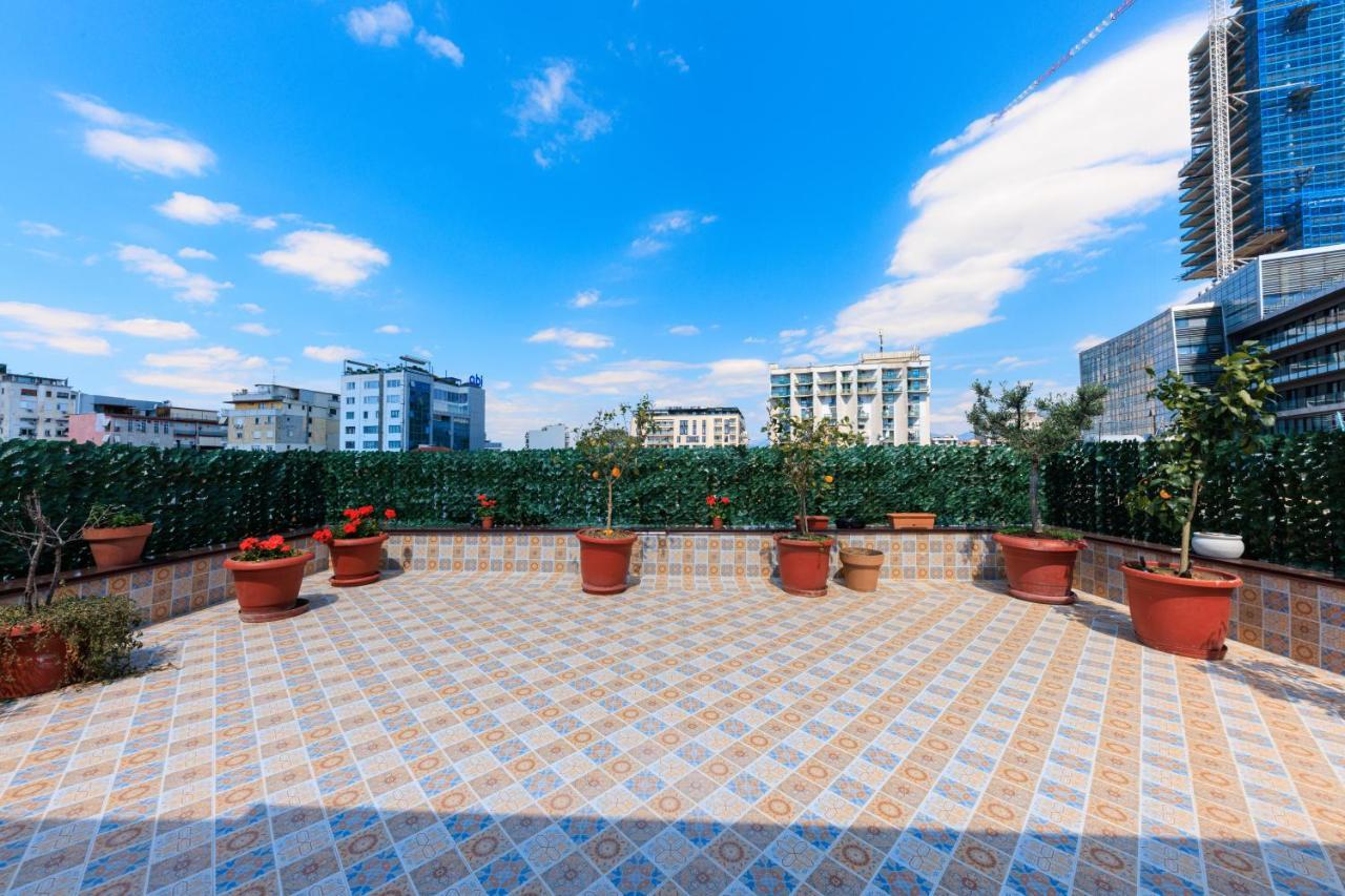 One-Bedroom Rooftop Skyline Central Hidden Gem In تيرانا المظهر الخارجي الصورة