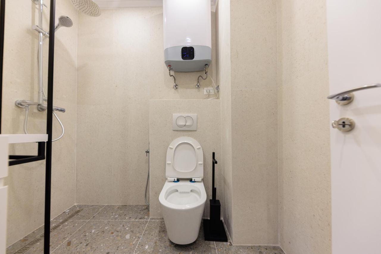 One-Bedroom Rooftop Skyline Central Hidden Gem In تيرانا المظهر الخارجي الصورة